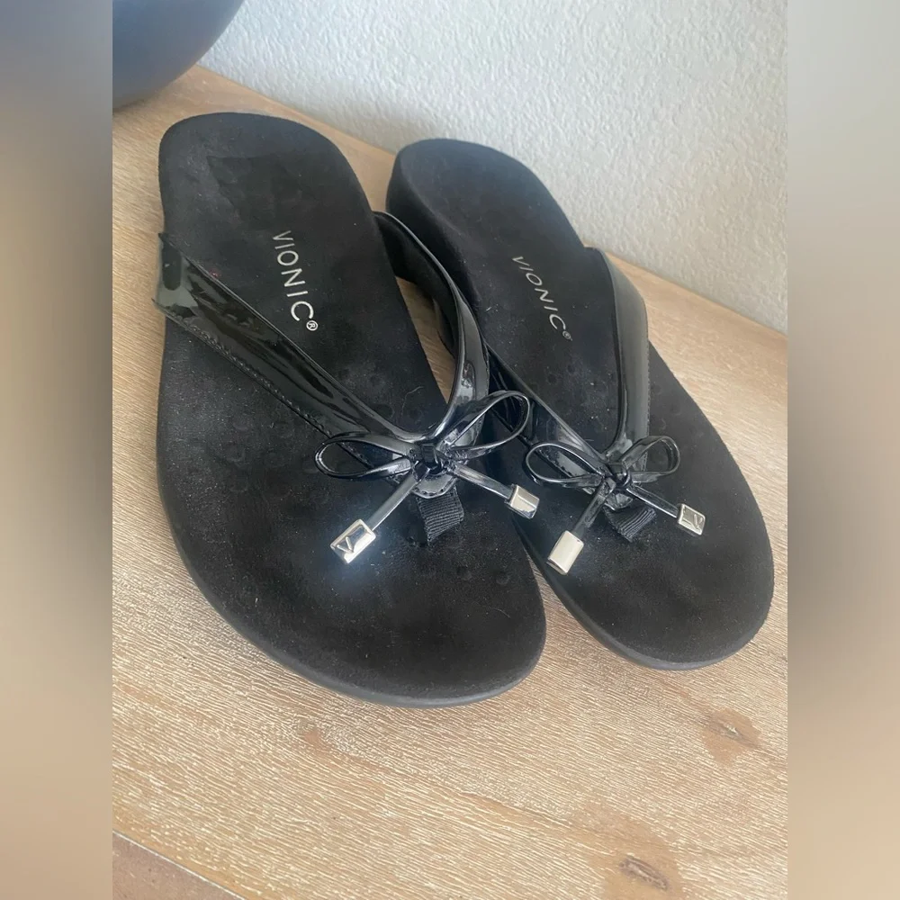Vionic Black Flip Flop Sandal